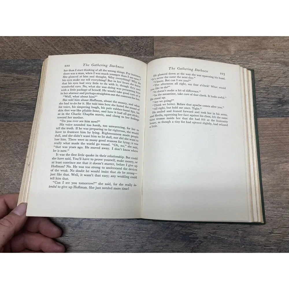 The Gathering Darkness by Thomas Gallagher, 1952 , 1st edition‎